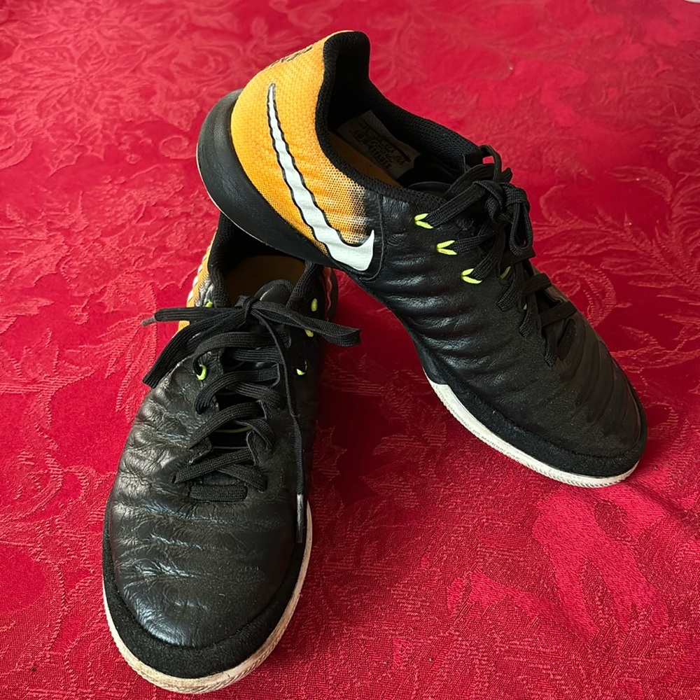 Nike Tiempo-X soccer flats sz 5Y